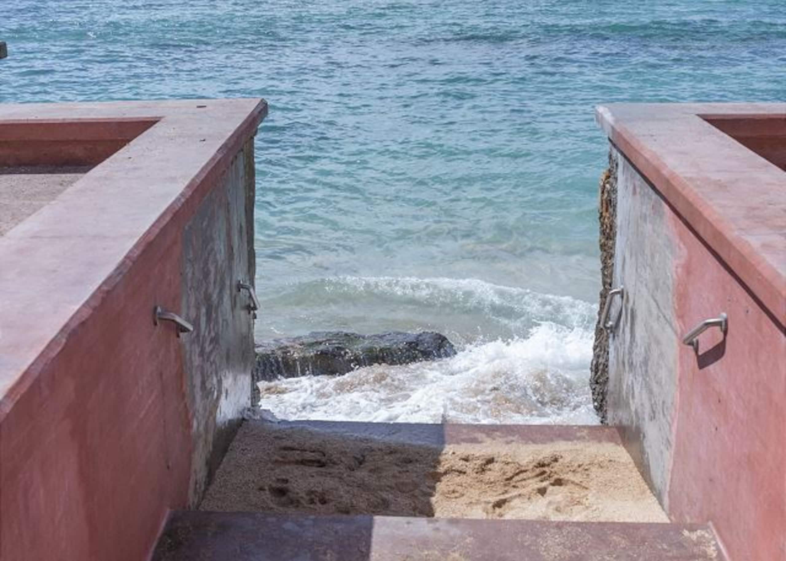 Lovely 1-BR Ocean Front Condo with split AC - Image 14