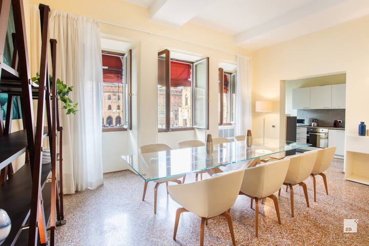 Urbanicooh Garisenda – Piazza Maggiore View gallery image 5