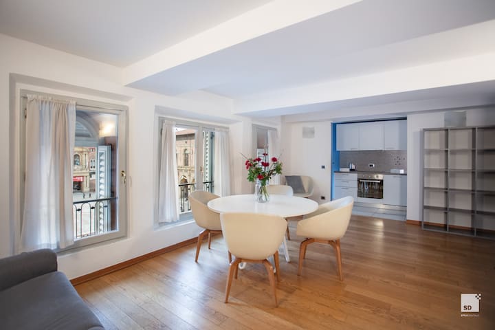 Urbanicooh Asinelli – Piazza Maggiore View