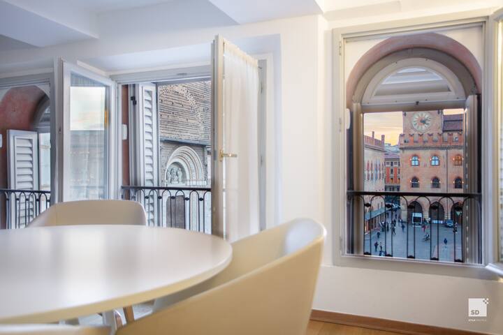 Urbanicooh Asinelli – Piazza Maggiore View gallery image 3