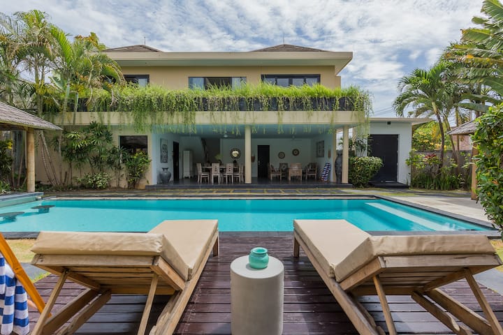 Beautiful & Huge 4 Br Villa In Canggu - Canggu