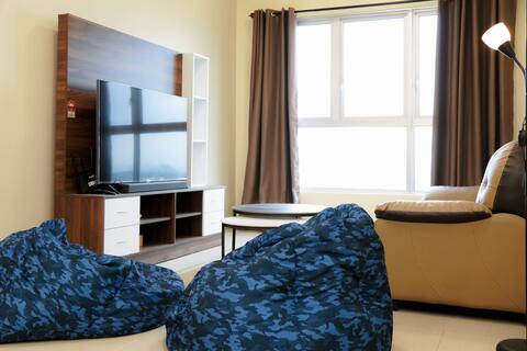 Affordable & Cozy Lakeview Condo