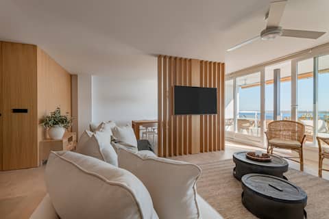 Anuncio de Airbnb popular: Luxury oceanfront apartment en Alacant / Alicante