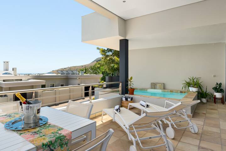 Modern Comfort in Camps Bay