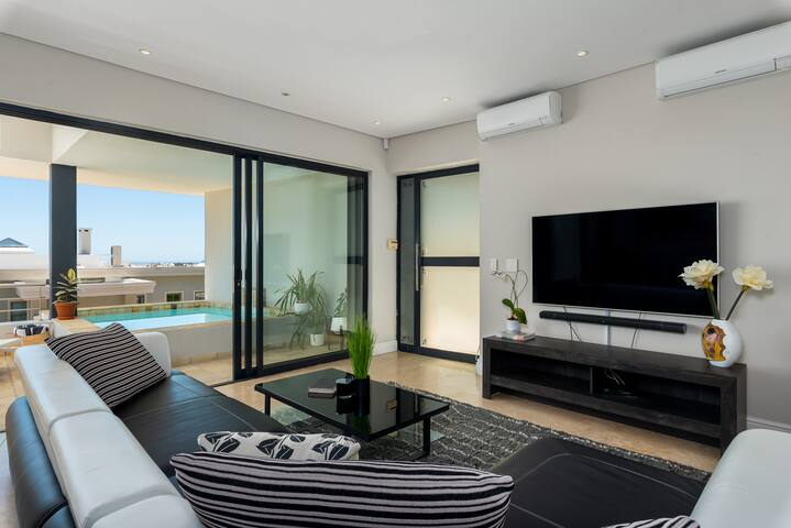 Modern Comfort in Camps Bay gallery image 4