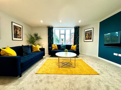Bournemouth 3BR Escape: Close to Beach & Town!