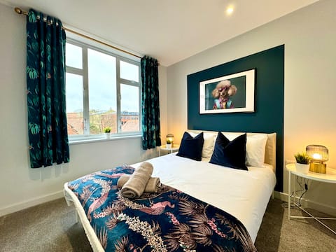 Sleeps 8 - Bournemouth - Ideal Families & Groups!