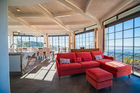 Top performing Airbnb: Seaview Family Villa for 18 with Infinity Pool in Motril