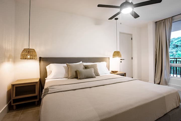 Slaapkamer #1 met een comfortabel kingsize bed