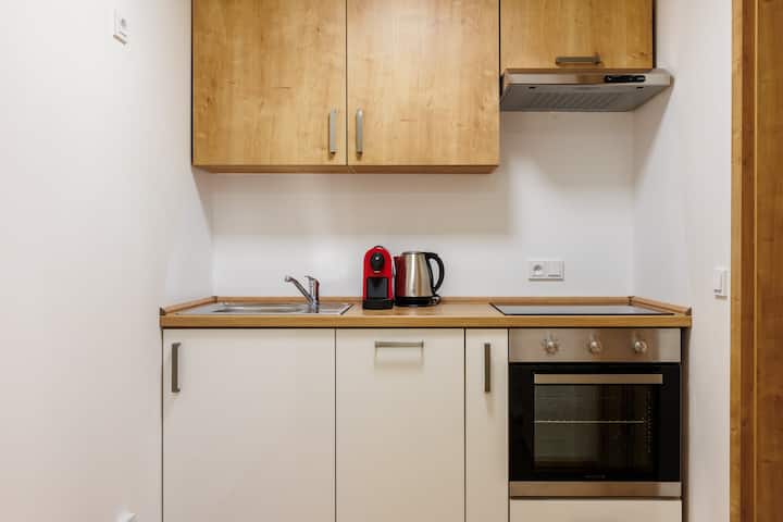 1 Bedroom Apartment With Terrace Near Metro - プラハ