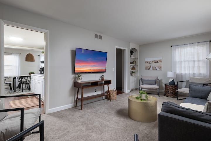 Tranquil Treeview Townhouse - Greensboro, NC