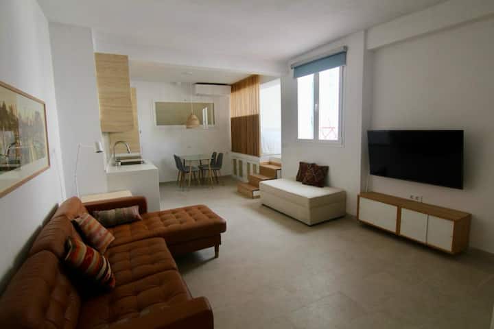 Bright+little Terrace+cathedral - Sevilla