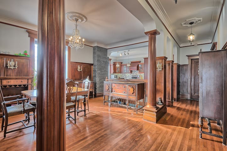 LUX Riverfront 4bd/2ba Avail July1-Aug18- 35% off