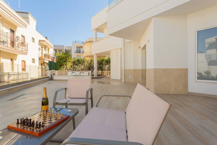 Palazzo Lux Stays 3 Marina, Pool, Beach, Centre gallery image 2