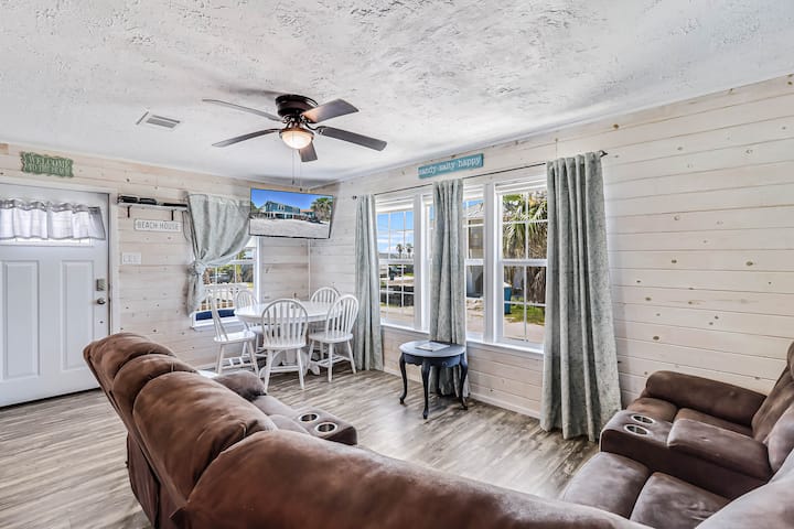 True Blue Bungalow | Old Town Gem - Port Aransas, TX