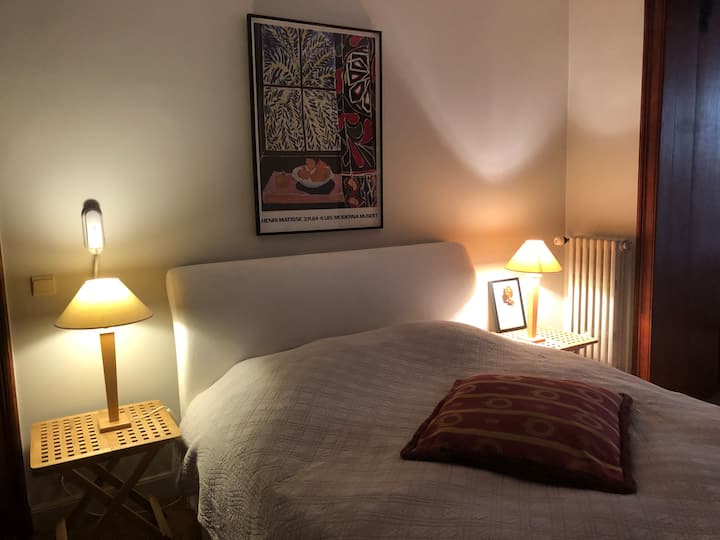 Cosy Room In Traditional House - Bruxelles