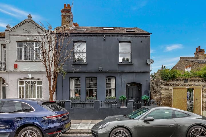 Stunning chalet-style townhouse