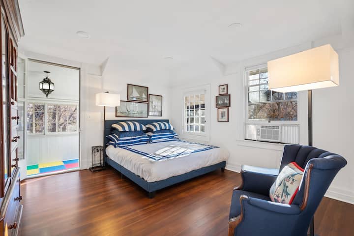 Spavaća soba 4 s novim bračnim krevetom.  Pogled na planine iz ove spavaće sobe.