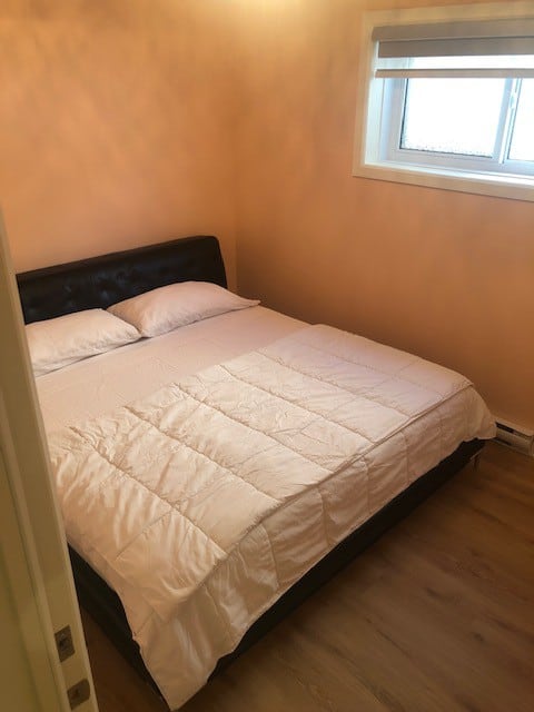 Private apt 
2 people $98
3.4 extra $20 cash