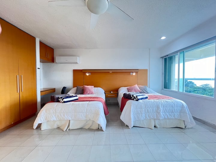 Spavaća soba s 2 bračna kreveta (1,6x2), klima-uređajem, TV-om i stropnim ventilatorom