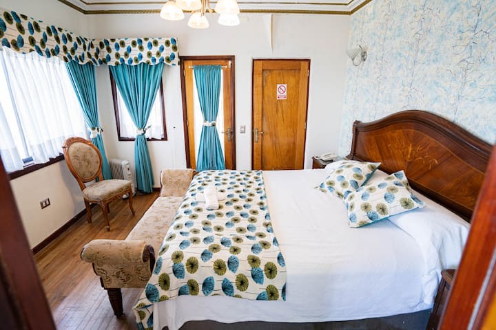 Jacuzzi suite overlooking the ocean Hotels for Rent in Vi a del