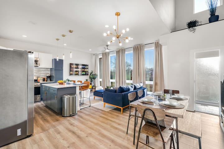 New Construction + Downtown Dallas City Views! - Dallas, TX
