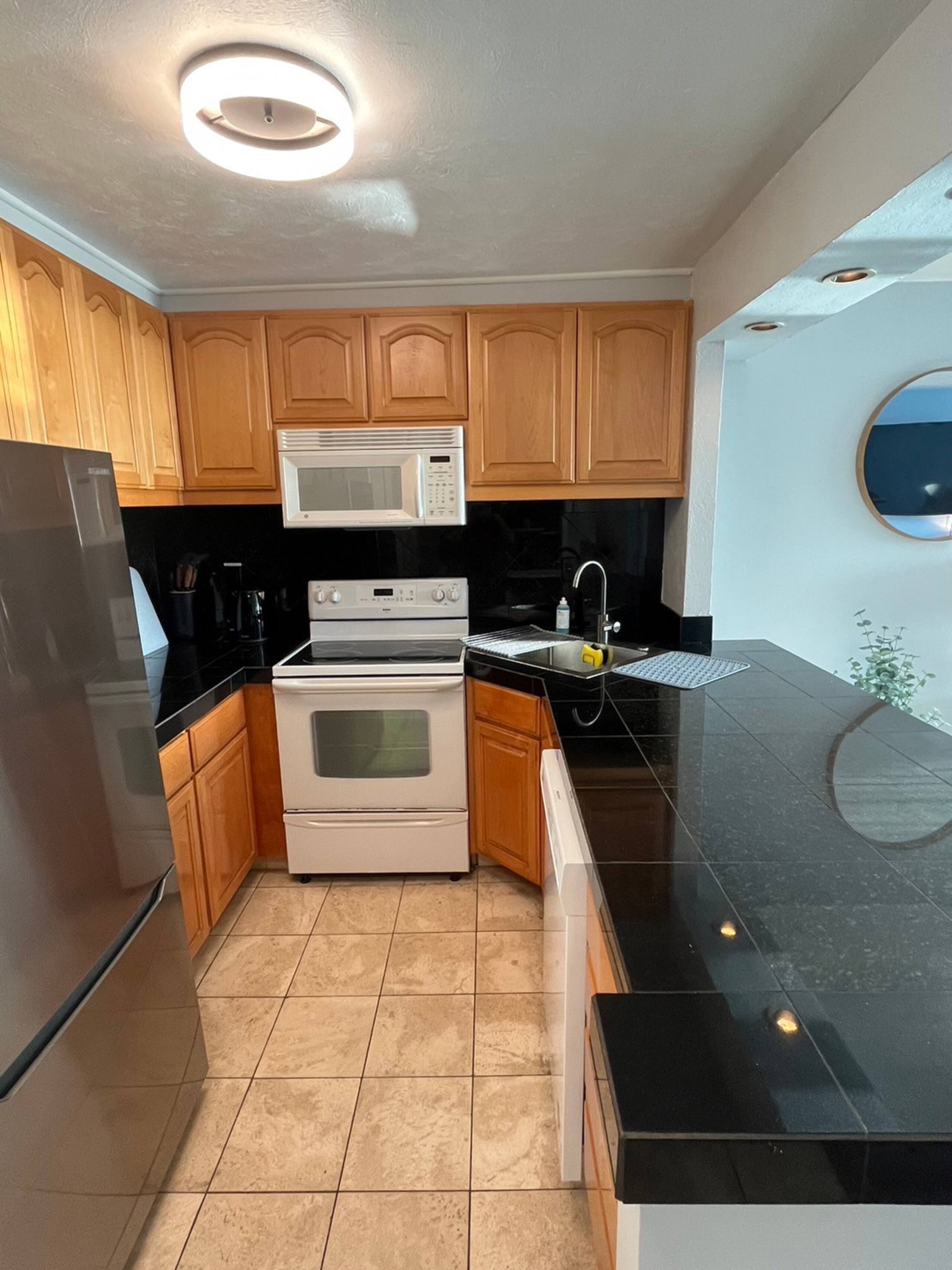 Private1BR in Waikiki! In front of harbor! - Image 49