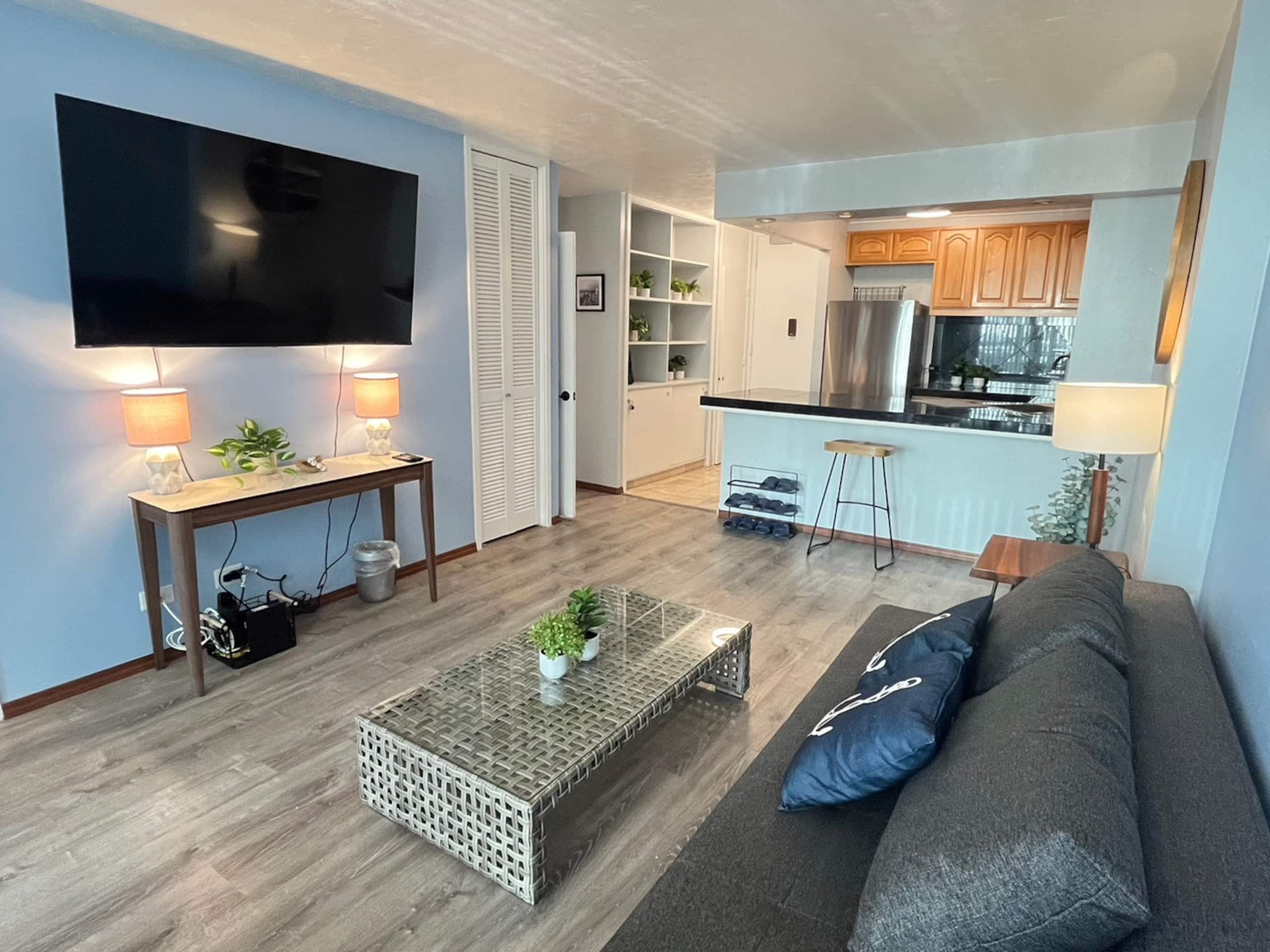 Private1BR in Waikiki! In front of harbor! - Image 1