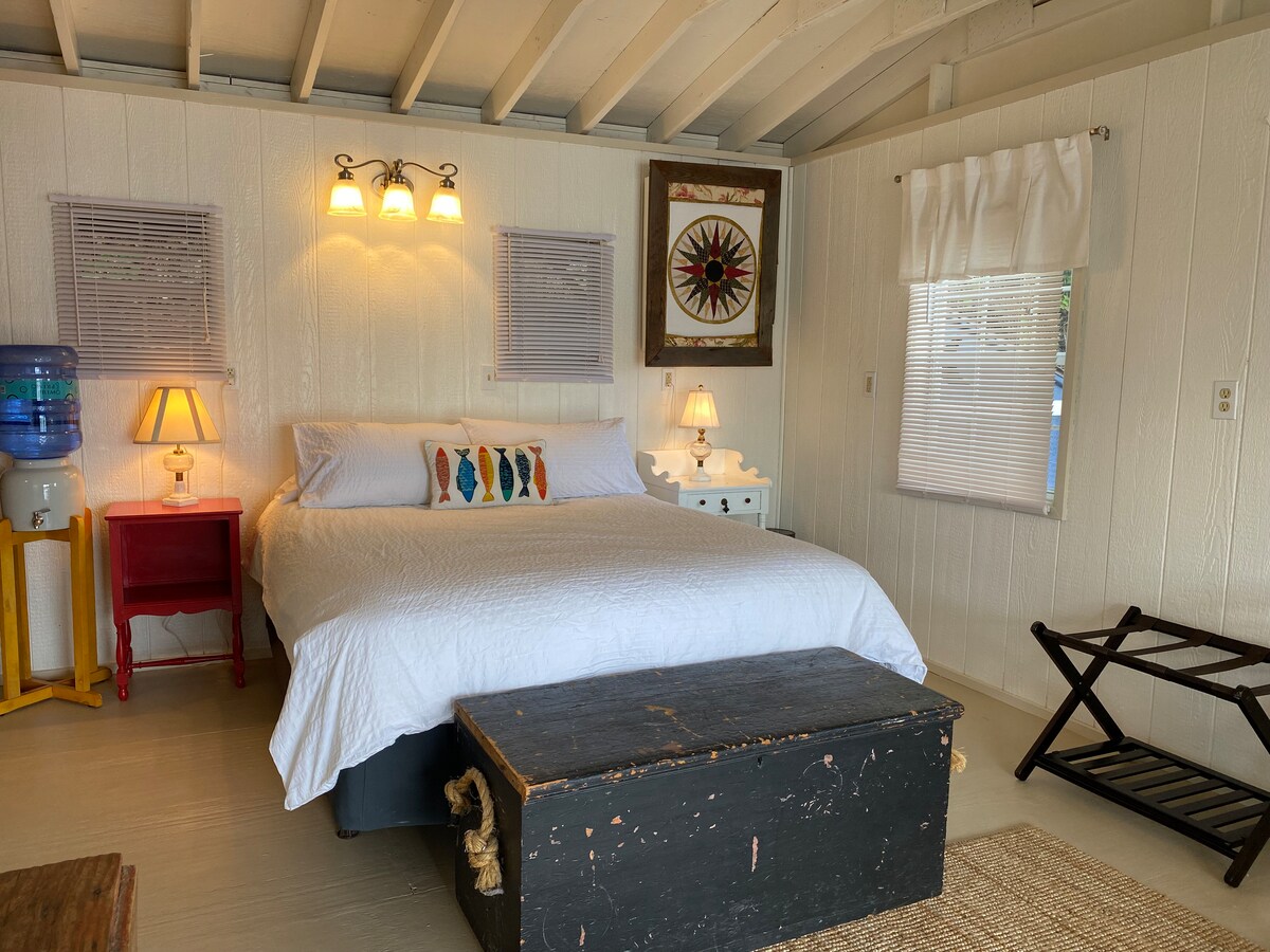 Seoska kućica na plaži, bračni krevet (160x200)
