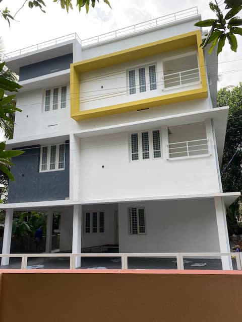 Elsa Homes: 2 adjacent AC flats for 8 @Thrissur
