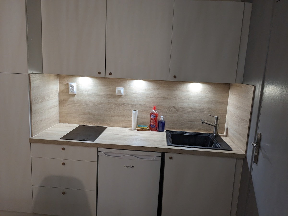 Top Airbnb: Studio near SNCF train station in Bourgoin Jallieu