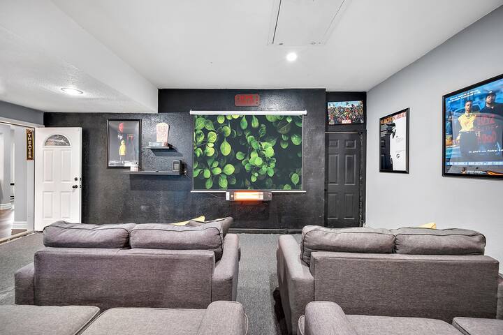 Chic Oasis: HotTub, Theater, Gym gallery image 4