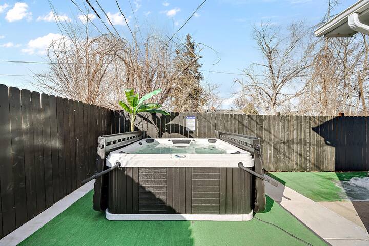 Chic Oasis: HotTub, Theater, Gym gallery image 3