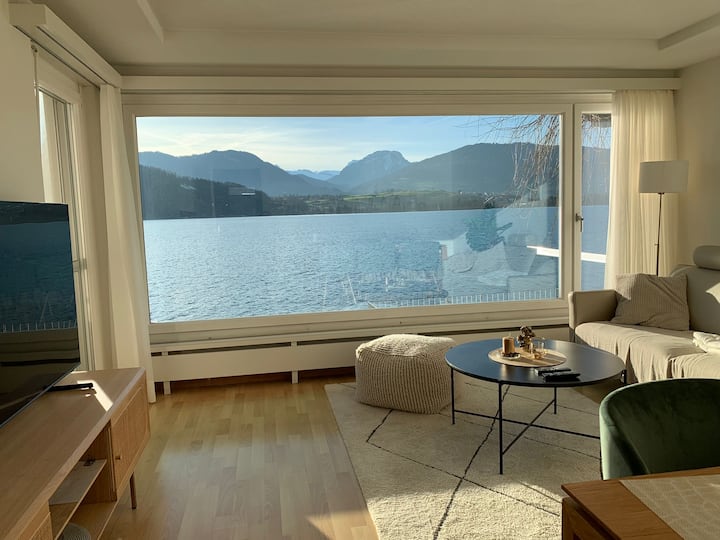 Beautiful apartment with panoramic views of the lake and mountains