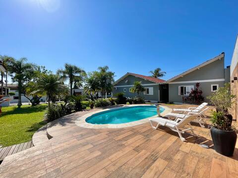 House w/Pool and Wide Courtyard!