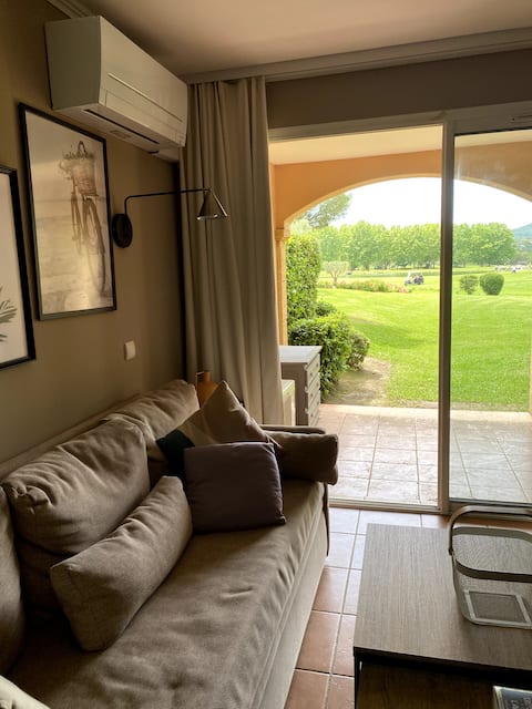 Top Airbnb: Elegant apartment on the Pont Royal Golf Course in Mallemort