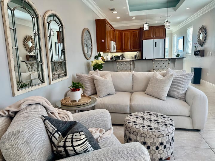 Top 5% Airbnb-luxurious Romantic Penthouse Condo! - Palm Coast