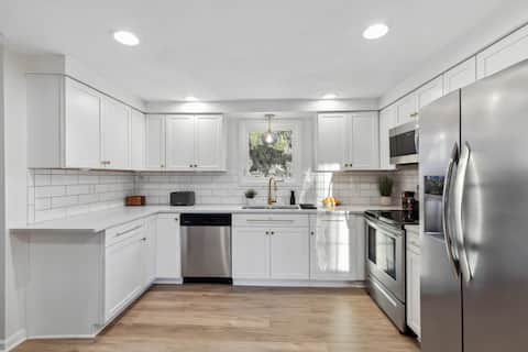 The Mesa Oasis-
4 BR, 2.5 Bath, Newly renovated