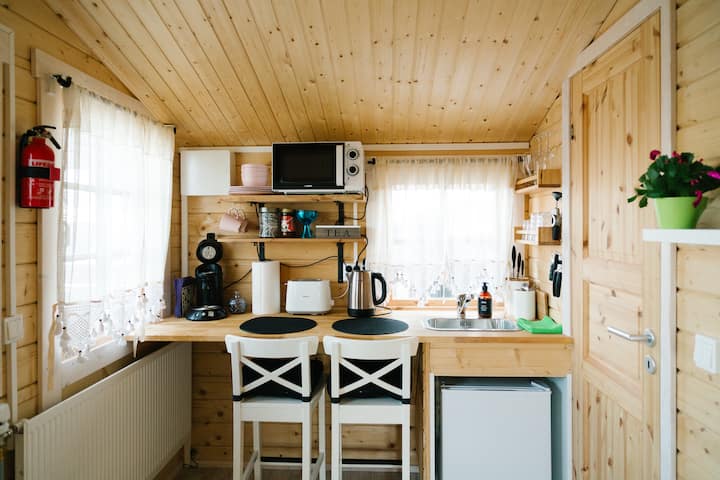 Nice, Light-filled Cabin - Island