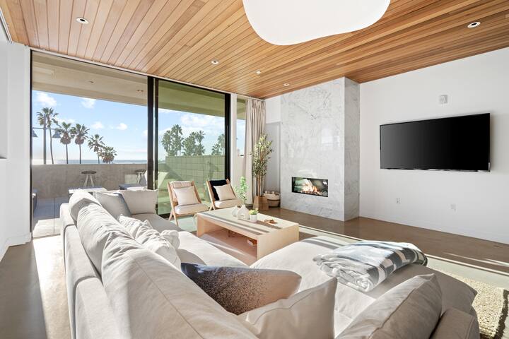 Luxe Oceanfront Venice Beach Escape – Rooftop Deck gallery image 5