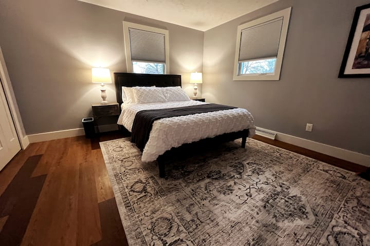 Master Bedroom - Queen bed & 55" Smart TV