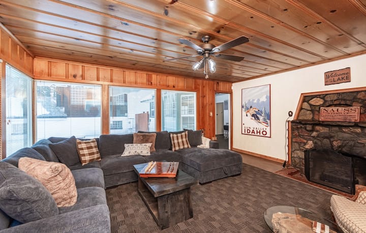 Cozy Cabin 4br W/ Game Loft, Walk To Lake, Spa - South Lake Tahoe, CA