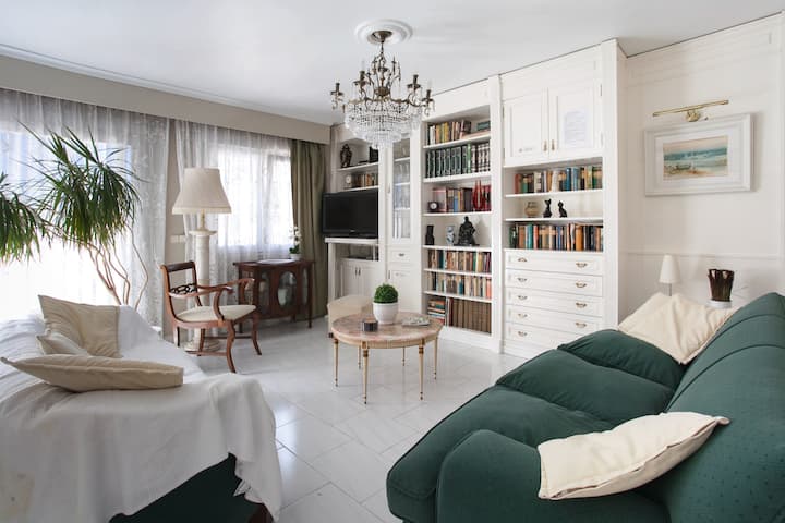 Casa De Lujo Con Piscina Privada En Zona Tranquila - Miramar