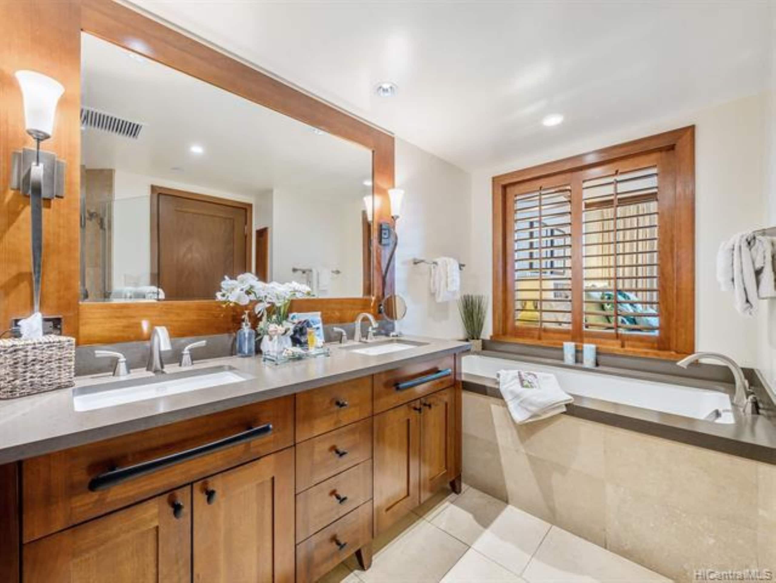 Condo in Kapolei · ★4.95 · 2 bedrooms · 5 beds · 2 private baths - Image 4
