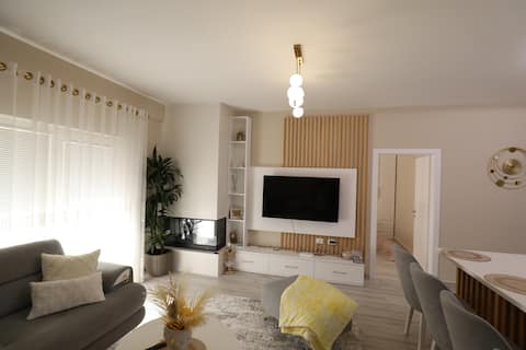 Lakeside Serenity Apartment