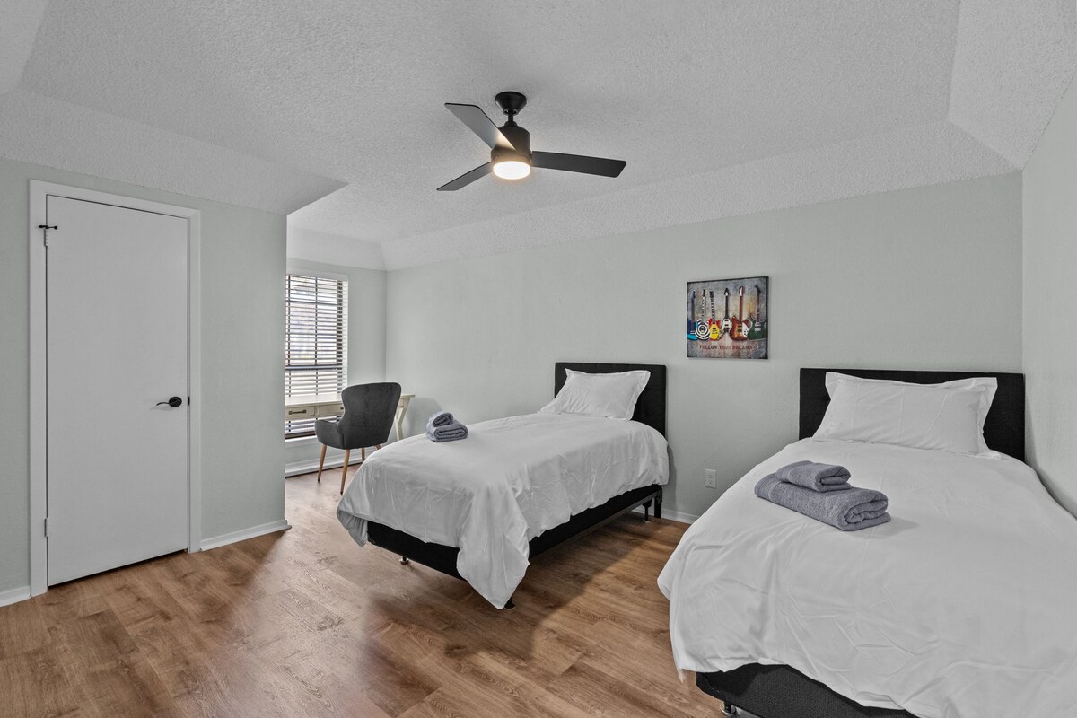 Parfait pour les enfants ou les amis – deux lits jumeaux pour des arrangements de couchage flexibles.