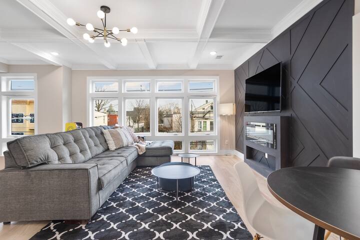 *NEW! Penthouse with Roof Deck* gallery image 4