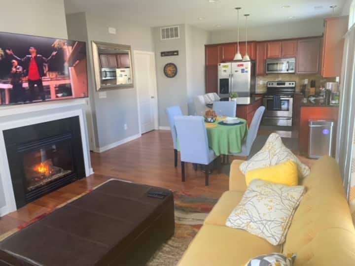 Beautiful Townhome In Wds - West Des Moines, IA