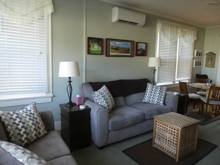 Cute & Cozy Mullan Cottage - Port Angeles, Washington