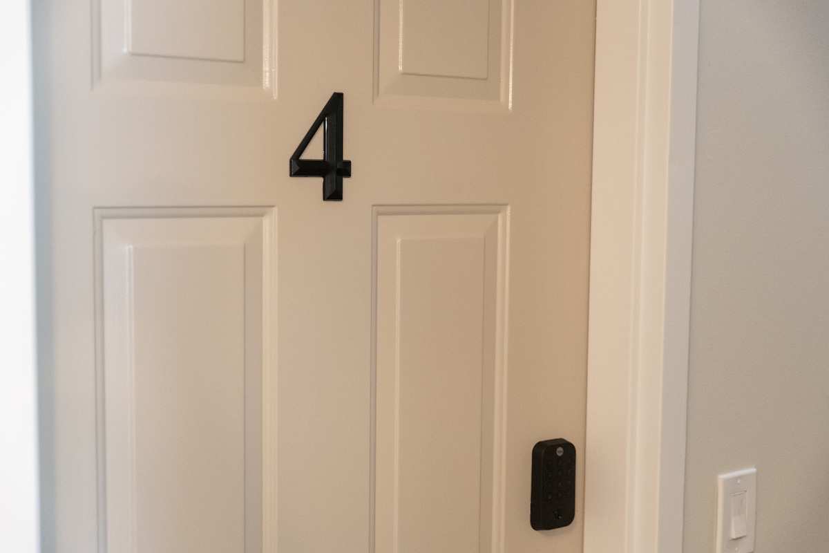 Karibu kwenye chumba cha 4, kwenye ghorofa ya pili!